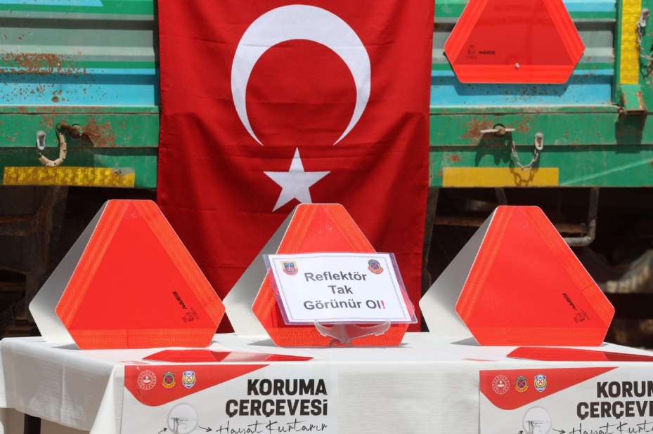 "Reflektör tak, görünür ol" Projesi ile Çiftçilere 10 bin Adet Reflektör Dağıtılacak