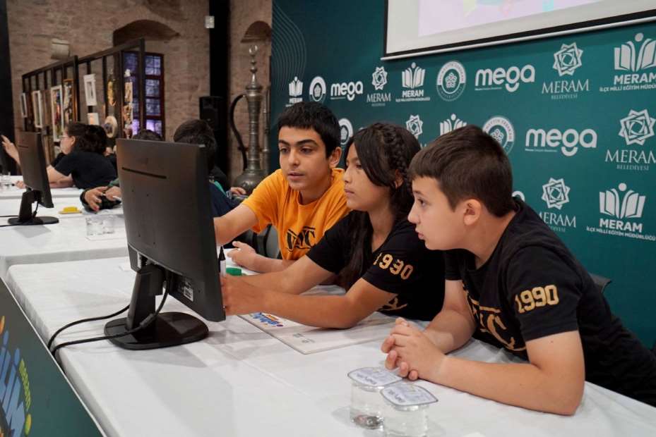 MEGA Bilim Kurdu Dergisi Bilgi Yarışmasının Finali Nefes Kesti