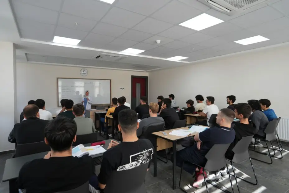 Gençler Yaz Tatilinde Lise Medeniyet Akademileri'nde Buluşuyor