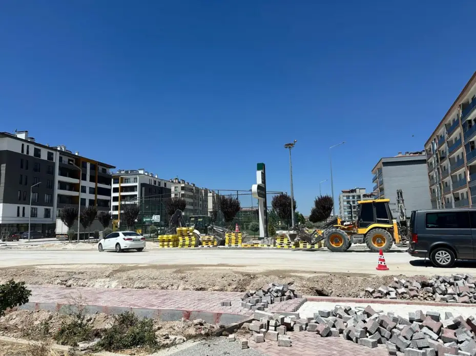 Karatay'da Yol ve Kaldırım Çalışmaları Tüm Hızıyla Devam Ediyor