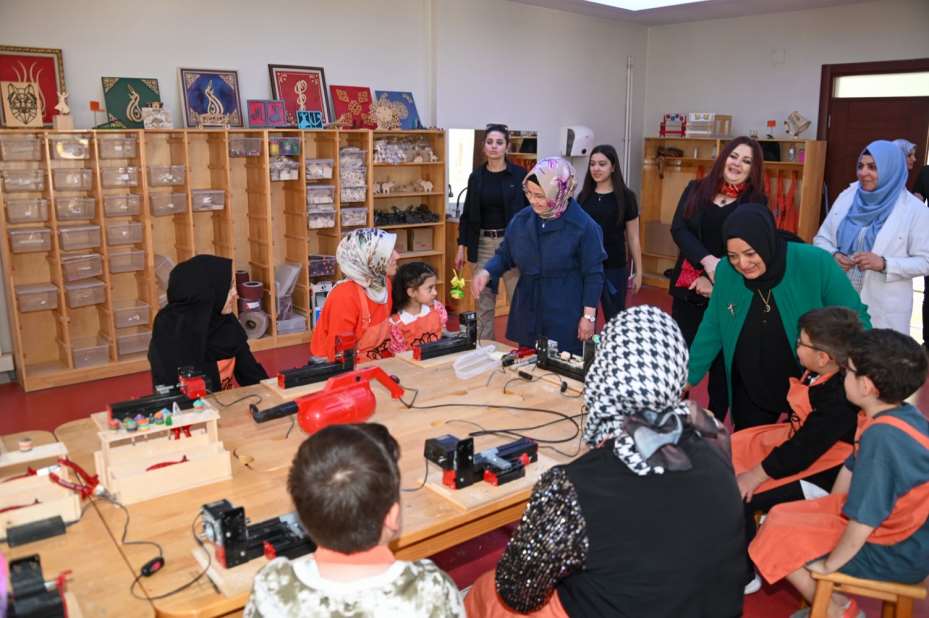 Selçuklu Sanat ve Tasarım Atölyesi, "Anneme süprizim var" Etkinliği Ev Yaptı