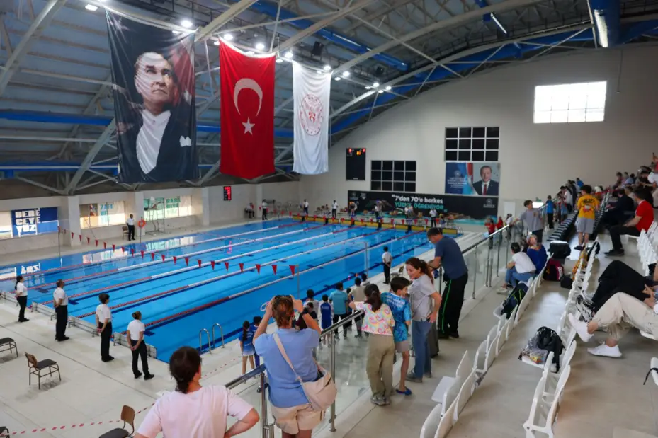 Selçuklu Belediyesi Yüzme Yarışmaları'nda Madalyalar Sahiplerini Buldu 