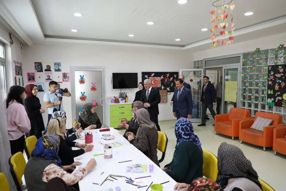 Vali Akın, Kaymakam Ayhan ve Kılca'dan Alzheimer Gündüz Yaşam Merkezi'ne Ziyaret