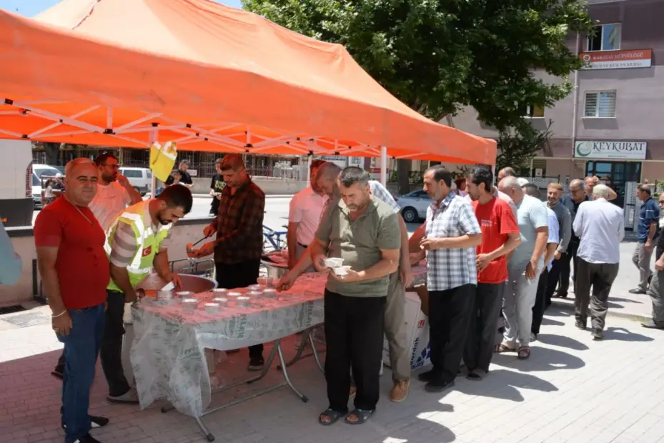 Keykubat Derneğinden Aşure İkramı 