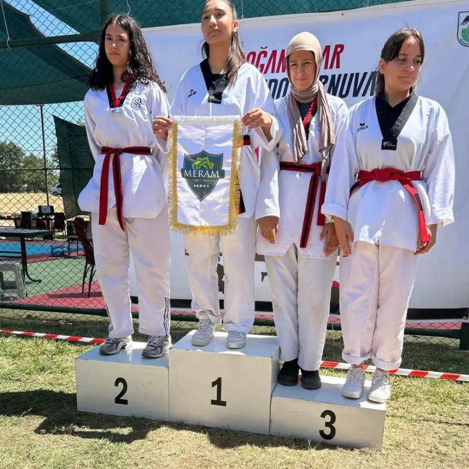 Meramlı Sporcular Yine Zirvede