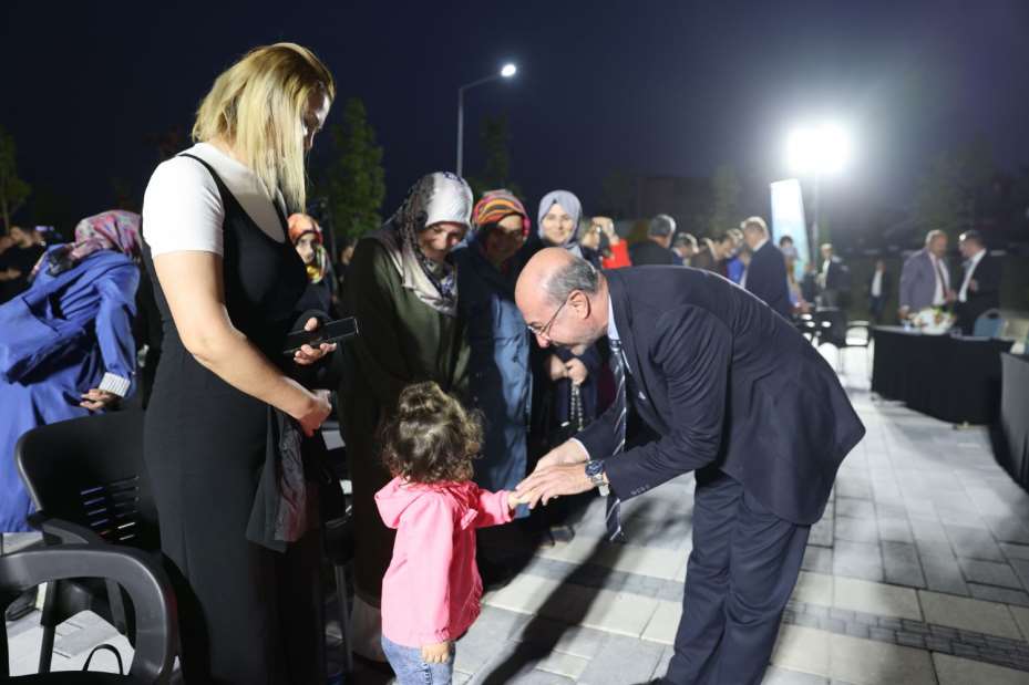 Başkan Pekyatırmacı: "Hizmetlerimizi gece gündüz demeden devam ettiriyoruz"