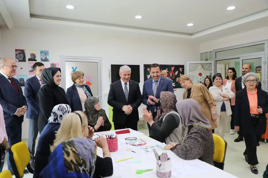 Vali Akın, Kaymakam Ayhan ve Kılca'dan Alzheimer Gündüz Yaşam Merkezi'ne Ziyaret