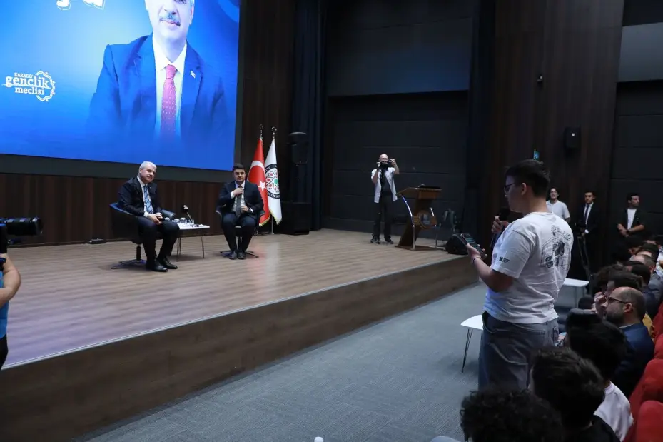 Konya Valisi İbrahim Akın Karataylı Gençlerle Buluştu