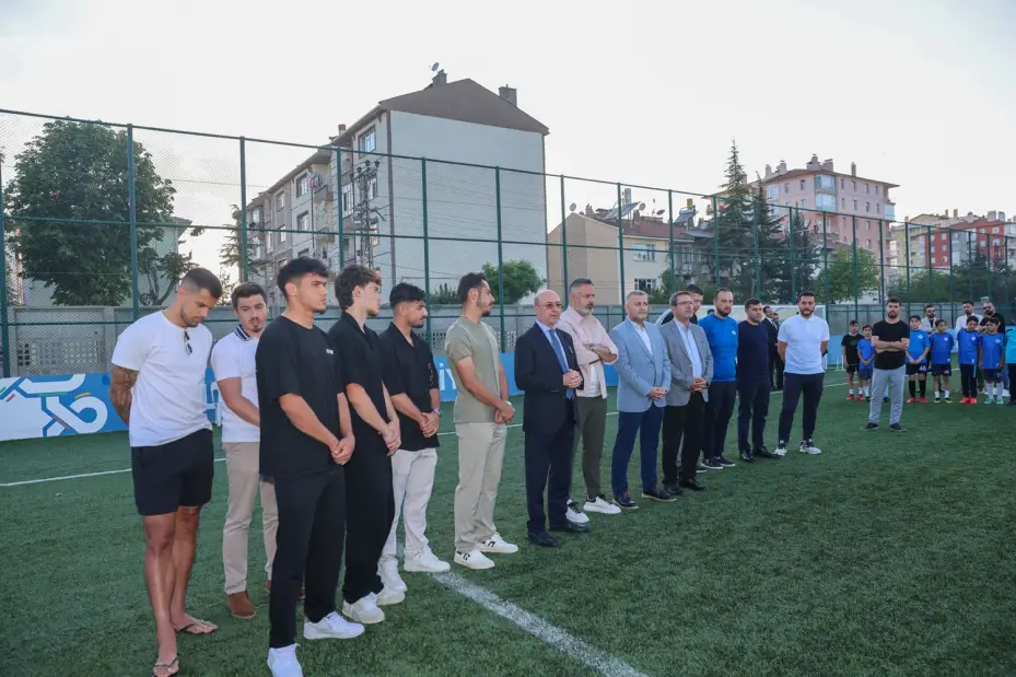 Konyasporlu Futbolculardan Selçuklu Belediyespor Kulübü U15 ve U17 Futbol Takımlarına Moral Ziyareti 
