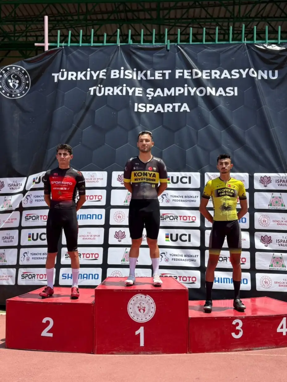 Büyükşehir'in Pedalları Türkiye Yol Şampiyonası'nda Tozu Dumana Kattı