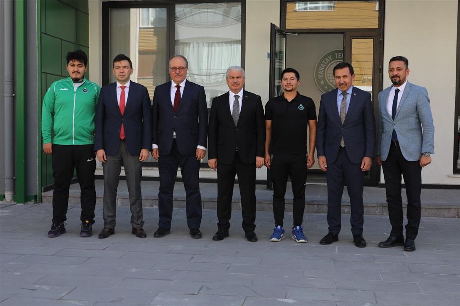Vali Akın, Kaymakam Ayhan ve Başkan Kılca Karatay Tenis Kortu'nu Ziyaret Etti