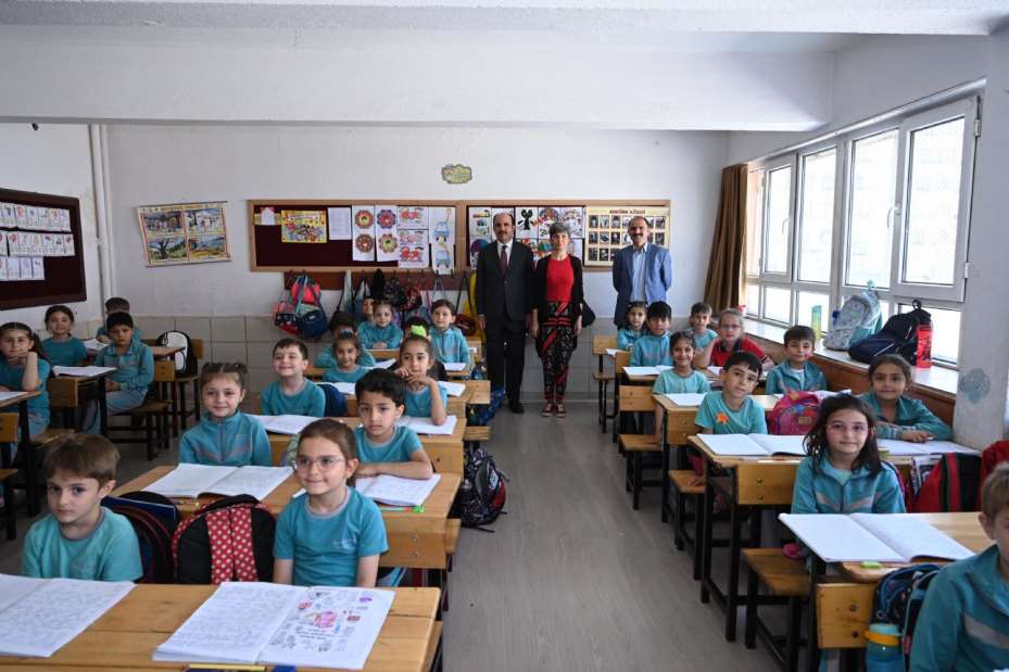 Başkan Altay 3 Farklı Okulda Öğrencilerle Buluştu