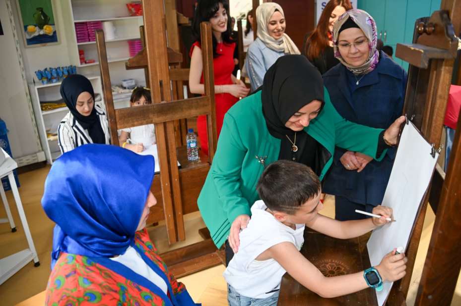 Selçuklu Sanat ve Tasarım Atölyesi, "Anneme süprizim var" Etkinliği Ev Yaptı