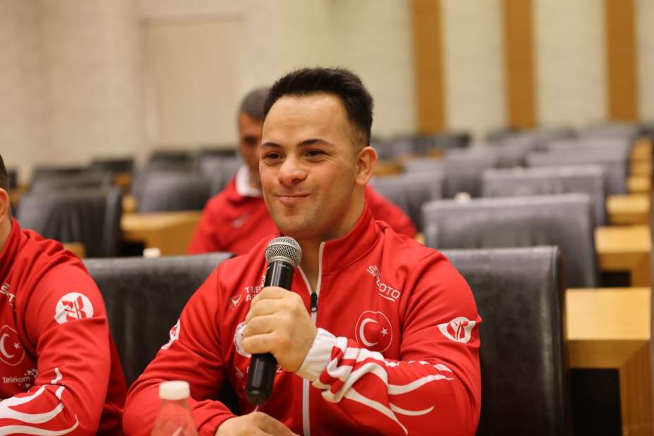 Başkan Pekyatırmacı Özel Sporcular Futsal Milli Takımı'nı Misafir Etti