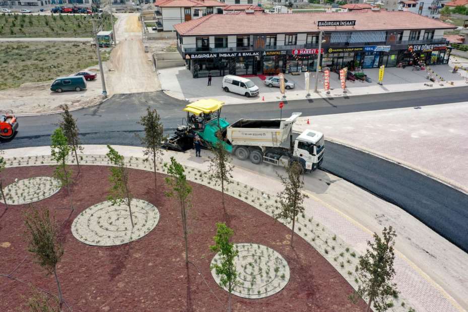 Başkan Kavuş, Meram'ın Yoğun Asfalt Mesaisini Denetledi