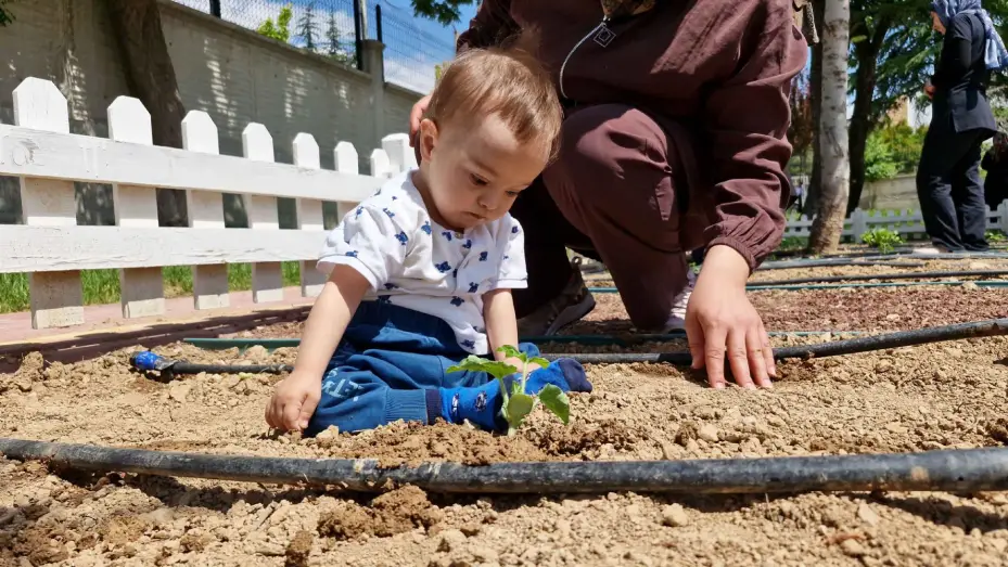 Özel Çocuklar Fideleri Toprakla Buluşturdu