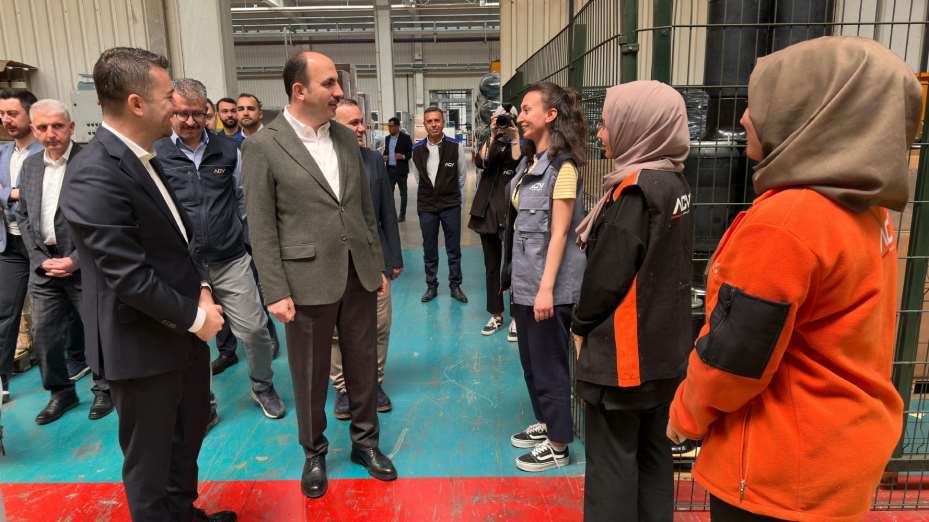 Başkan Altay Bilim Merkezi'nde Öğrencileri, Organize Sanayi'de Çalışanları Zyaret Etti