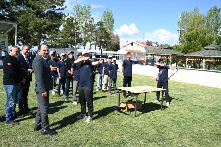 Başkan Altay Beyşehir Atabey Gençlik ve Eğitim Kampı'nda Lima Öğrencileriyle Buluştu