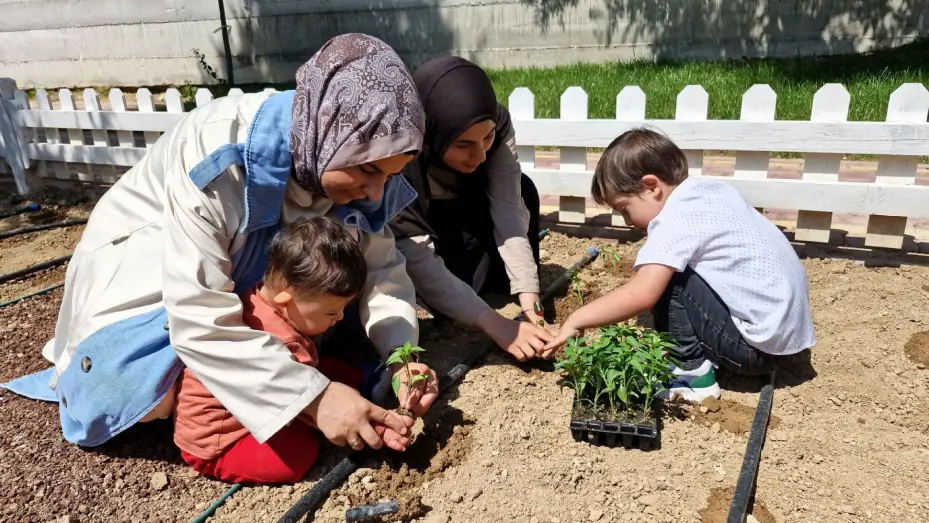 Özel Çocuklar Fideleri Toprakla Buluşturdu