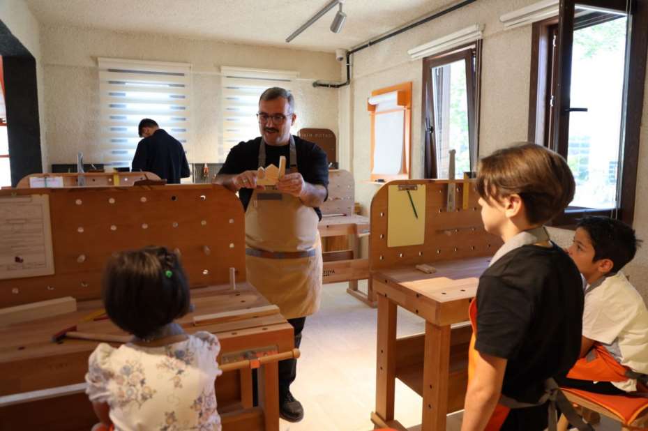 Komek'ten "Ahşap oyuncak-ebeveyn atölyesi" Etkinliği