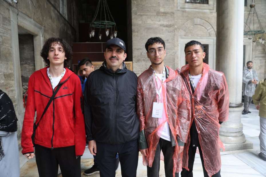Başkan Altay YHT ile Günübirlik İstanbul Gezisine Katılan Öğrencilere Eşlik Etti