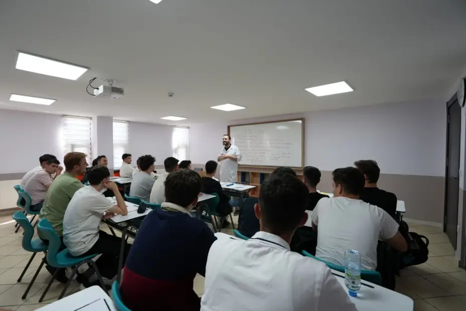 Gençler Yaz Tatilinde Lise Medeniyet Akademileri'nde Buluşuyor