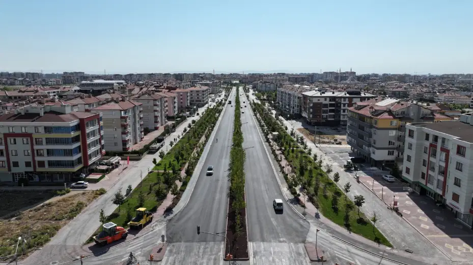 Konya Büyükşehir Ahmet Yesevi Caddesi ve Sakarya Kavşağı'nda Yol Kalitesini Yükseltti