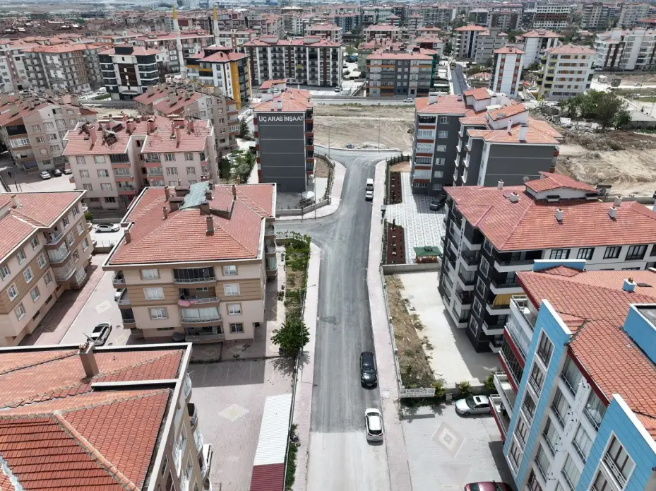Erenler ve Mengene Mahallerleri'ne Sıcak Asfalt 