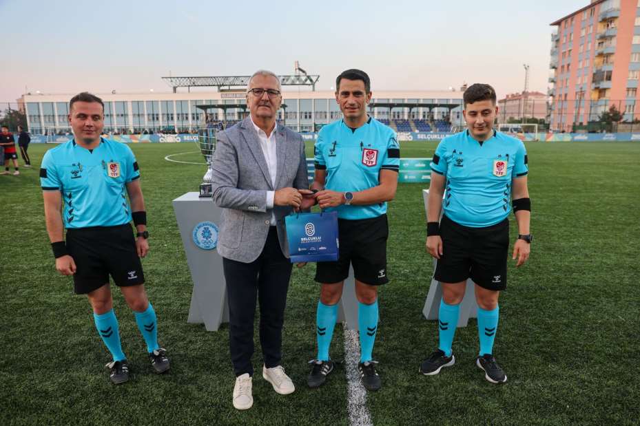 Selçuklu Belediyesi Ortaokullar Arası Futbol Turnuvasında Şampiyonlar Belli Oldu