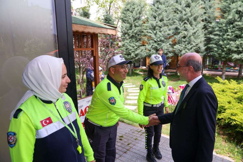 Başkan Pekyatırmacı Selçuklu Trafik Eğitim Parkı'nda Çocuklarla Bir Araya Geldi