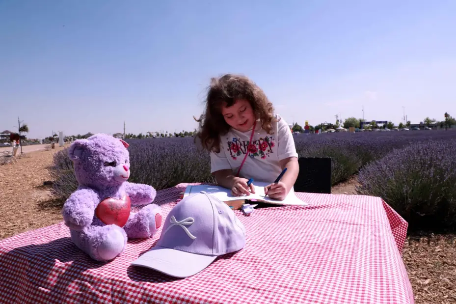Lavanta Bahçesi ve Gül Parkı, Ziyaretçilerin Kalbini Fethetti 