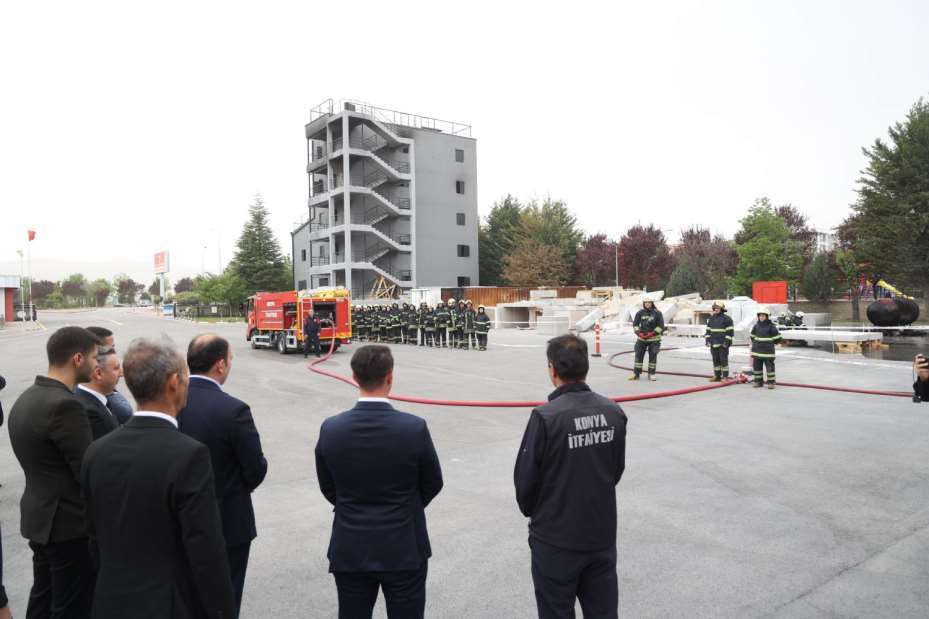 Başkan Altay "Gönüllü İtfaiyecilik" Eğitimi Alan Üniversite Öğrencileriyle Buluştu