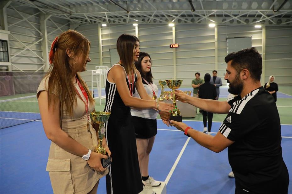 Karatay Tenis Kortu'nda Final Heyecanı
