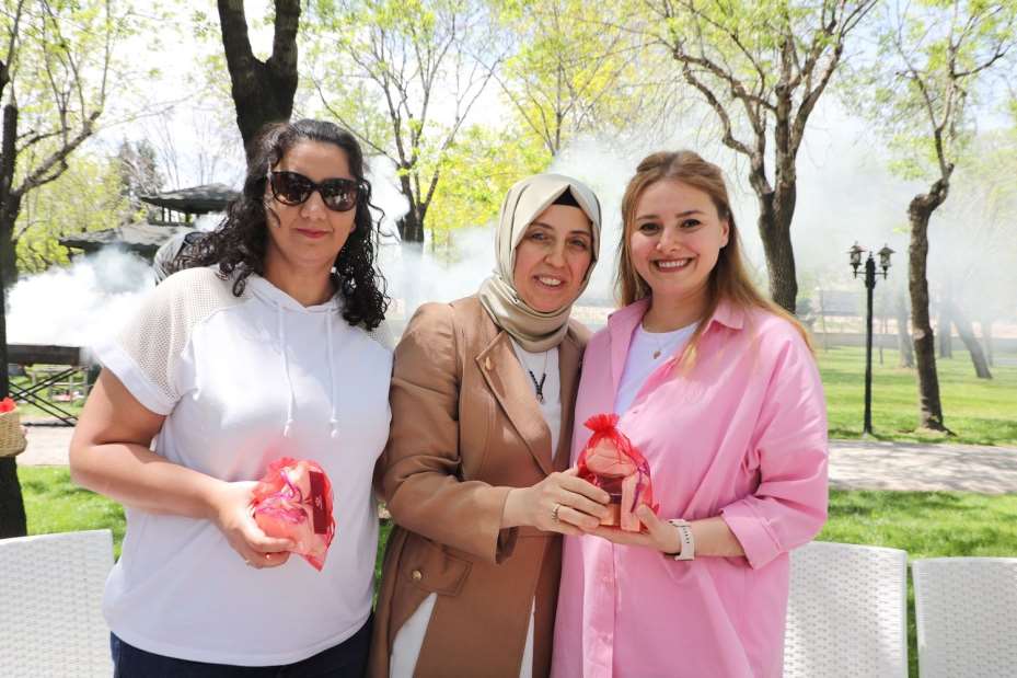 Karatay Belediyesi'nden Kadın Personele Anneler Günü Sürpizi