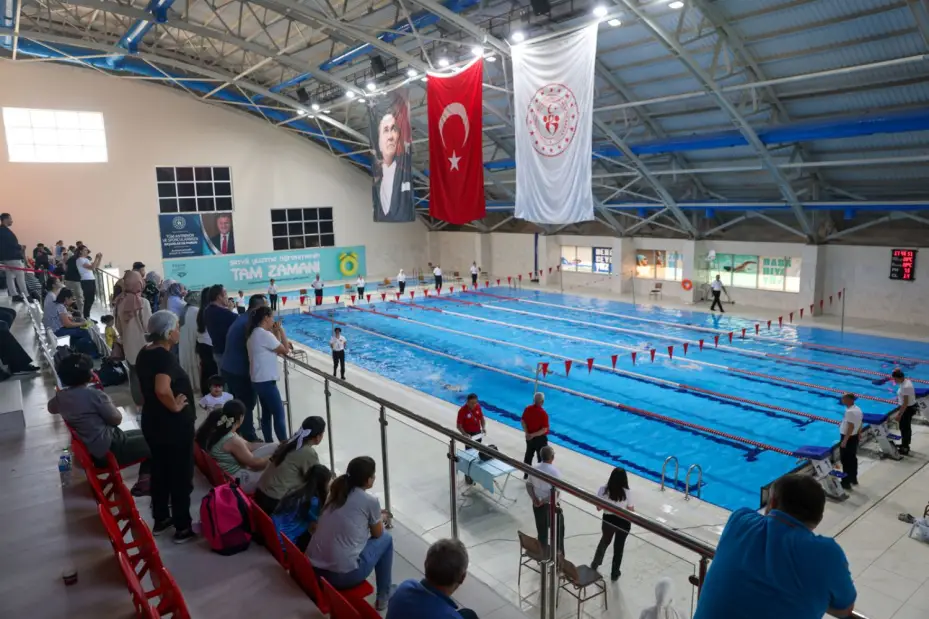 Selçuklu Belediyesi Yüzme Yarışmaları'nda Madalyalar Sahiplerini Buldu 