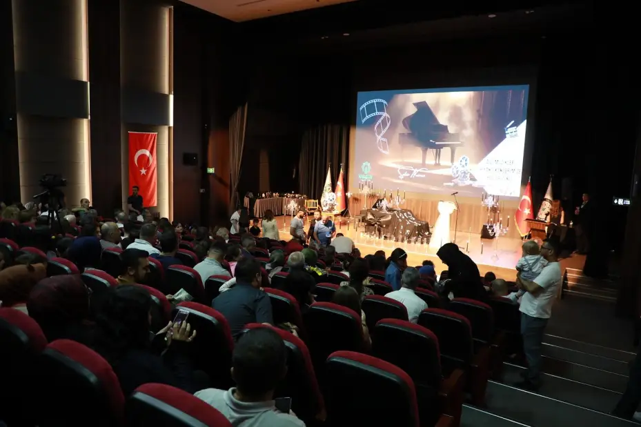 "Dizi Müzikleri Piyano Konseri" Sanatseverleri Büyüledi