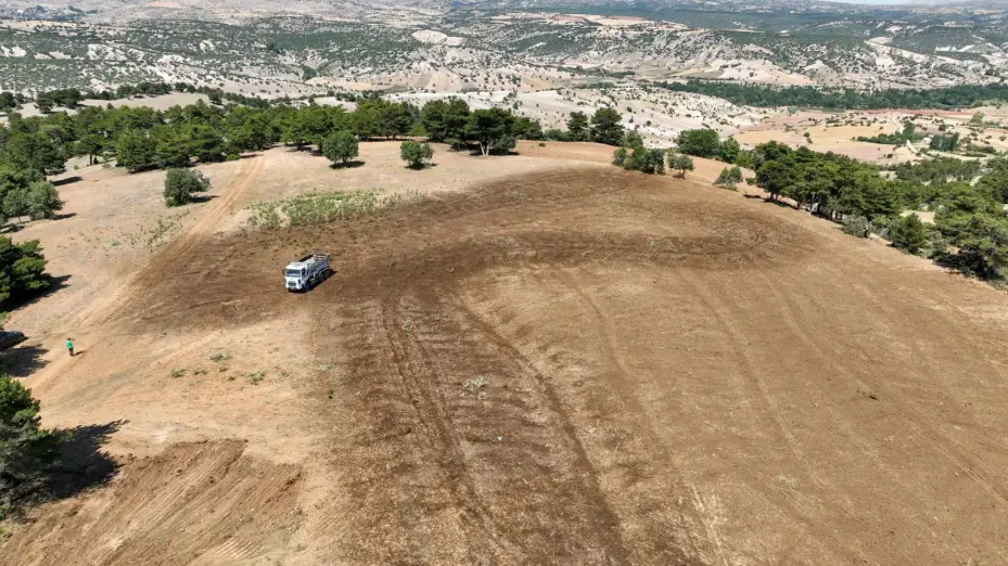 Selçuklu Belediyesi Üreticilere Kamyon Üzeri Gübre Dağıtım Makinesi ile Kolaylık Sağlıyor 