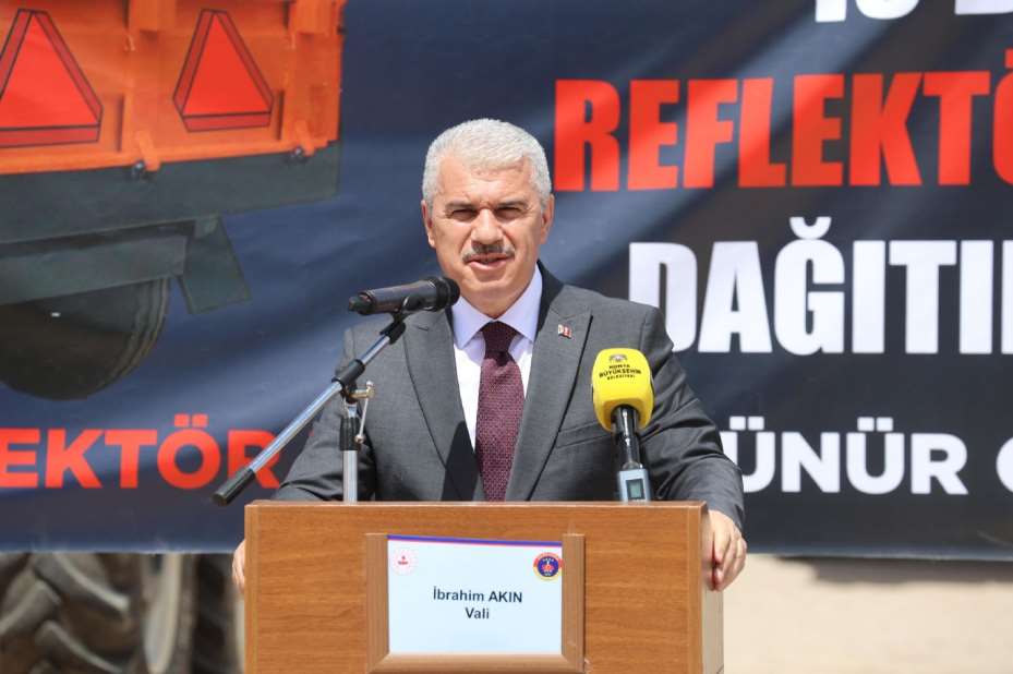 "Reflektör tak, görünür ol" Projesi ile Çiftçilere 10 bin Adet Reflektör Dağıtılacak