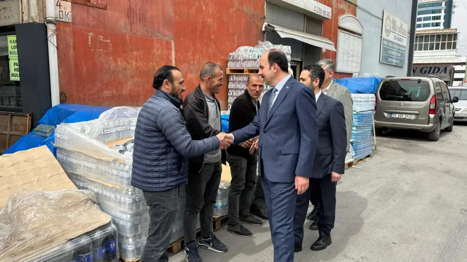Başkan Altay Esnafların ve Konyalıların Bayram Heyecanına Ortak Oldu
