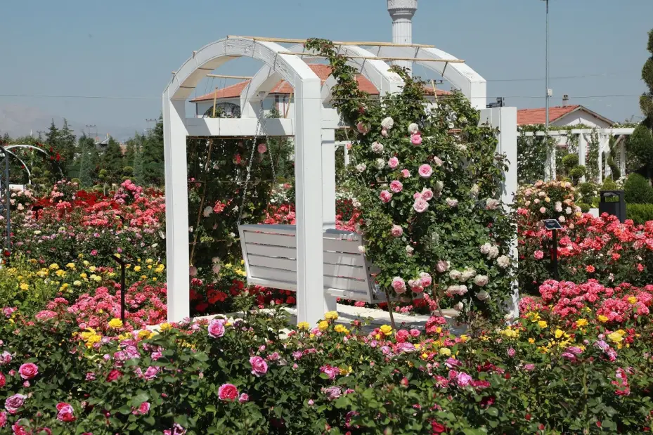 Karatay Mevlana Gül Parkı Kapılarını Açtı