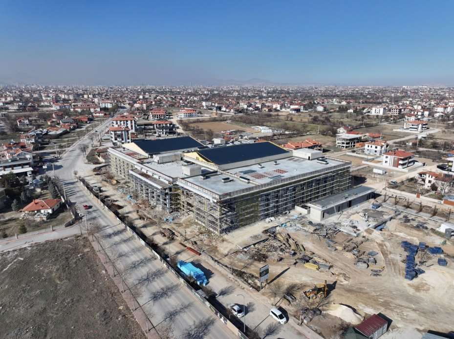 Vali Akın, Başkan Kılca, Maksut Yüksek ve Birdal Öztürk Karatay Spor Merkezi'ni İnceledi