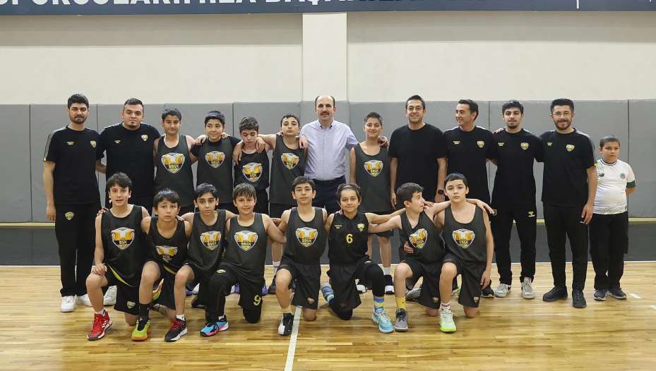Başkan Altay Tekerlekli Sandalyeye Oturdu Engelli Basketçilerle Maç Yaptı