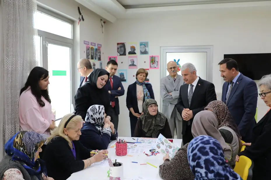 Vali Akın, Kaymakam Ayhan ve Kılca'dan Alzheimer Gündüz Yaşam Merkezi'ne Ziyaret