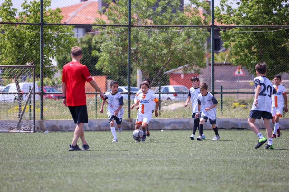 Meram'da Geleneksel Futbol Turnuvası Heyecan Başladı