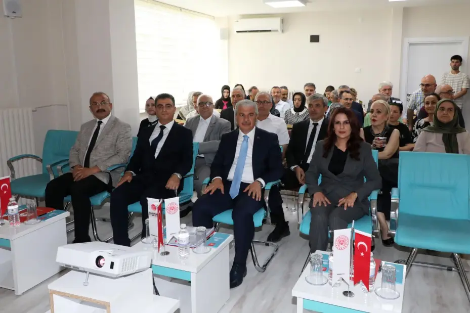 Vali İbrahim Akın, 2025 Aile Yılı Kapsamında STK Temsilcileriyle Bir Araya Geldi 