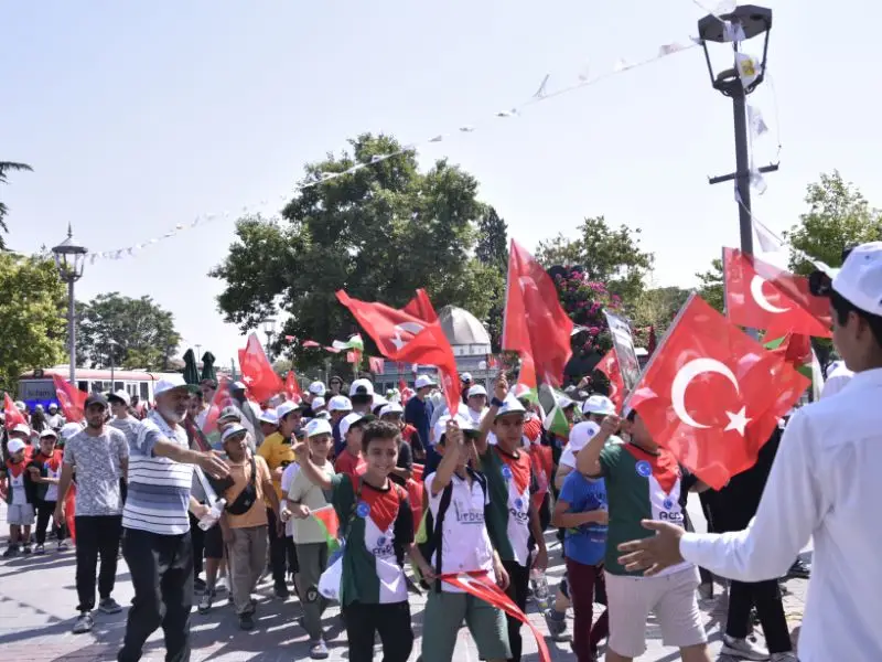 Çocuklar Kıyamda, Zafer Yakında
