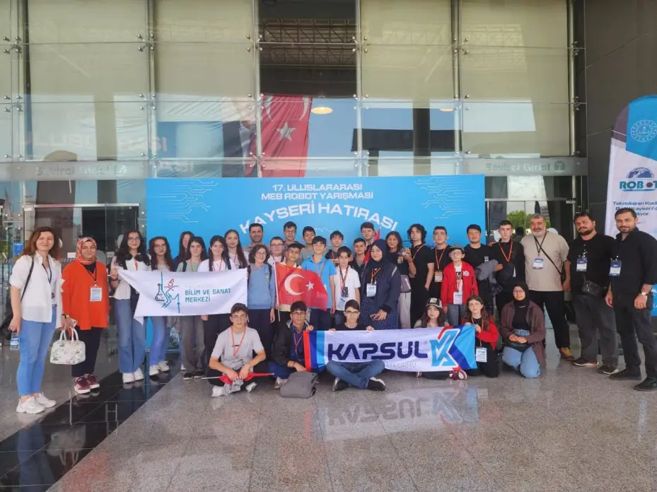 Kapsül Teknoloji Platformu'ndan MEB Robot Yarışması'nda 6 Derece Birden