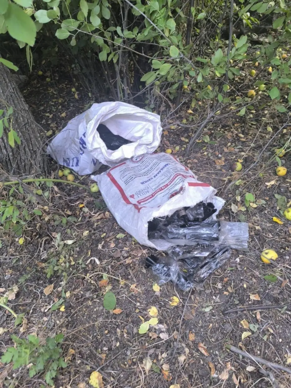 Ağaç altında çuval içinde tabanca ve tüfek parçaları bulundu 