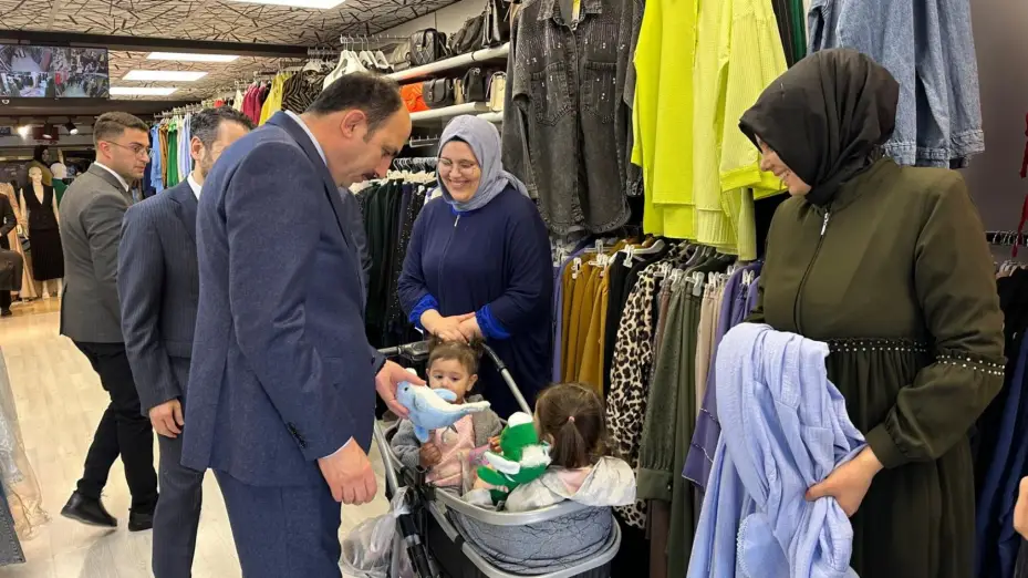 Başkan Altay Esnafların ve Konyalıların Bayram Heyecanına Ortak Oldu