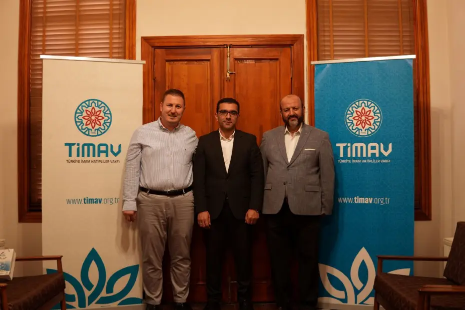 Türkiye Birincisi Hafız Özarpa'dan TİMAV'a Anlamlı Bağış